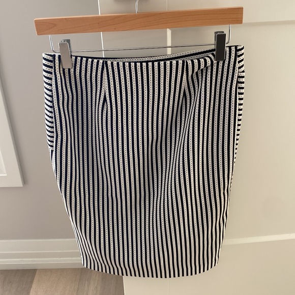 Black and white classic pencil skirt - Picture 2 of 5